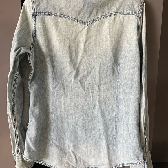 Levi’s denim shirt. Size small . Condition 10:10 - Picture 5 of 6